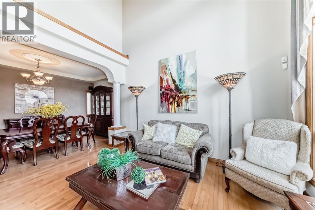 42 West Cedar Point Sw, Calgary, Alberta  T3H 5E3 - Photo 4 - A2252175