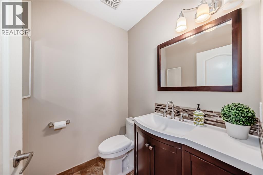 42 West Cedar Point Sw, Calgary, Alberta  T3H 5E3 - Photo 25 - A2252175