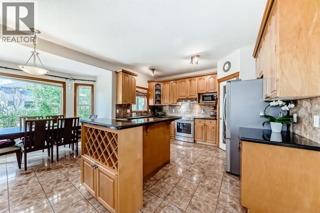 42 West Cedar Point Sw, Calgary, Alberta  T3H 5E3 - Photo 11 - A2252175