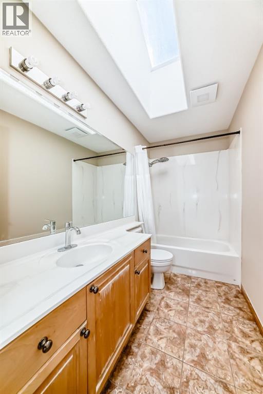 42 West Cedar Point Sw, Calgary, Alberta  T3H 5E3 - Photo 34 - A2252175