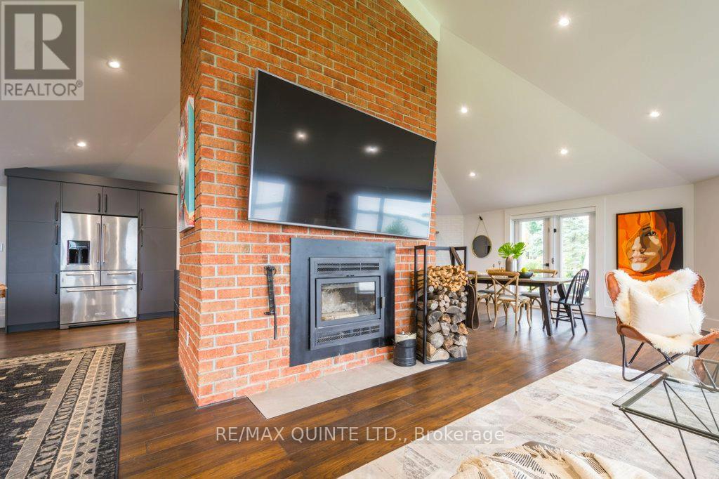 1190 County 3 Road, Prince Edward County, Ontario  K8N 4Z1 - Photo 17 - X12499362