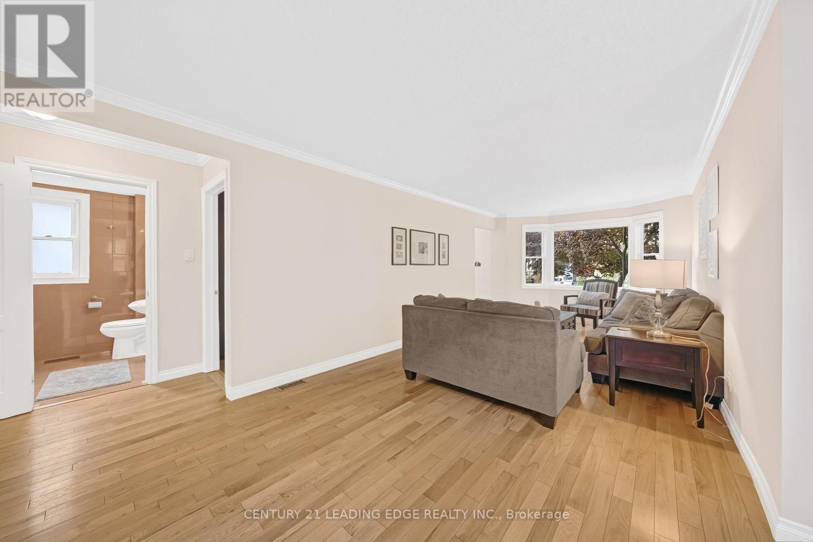 215 Wexford Avenue S, Hamilton, Ontario  L8K 2P1 - Photo 15 - X12499254