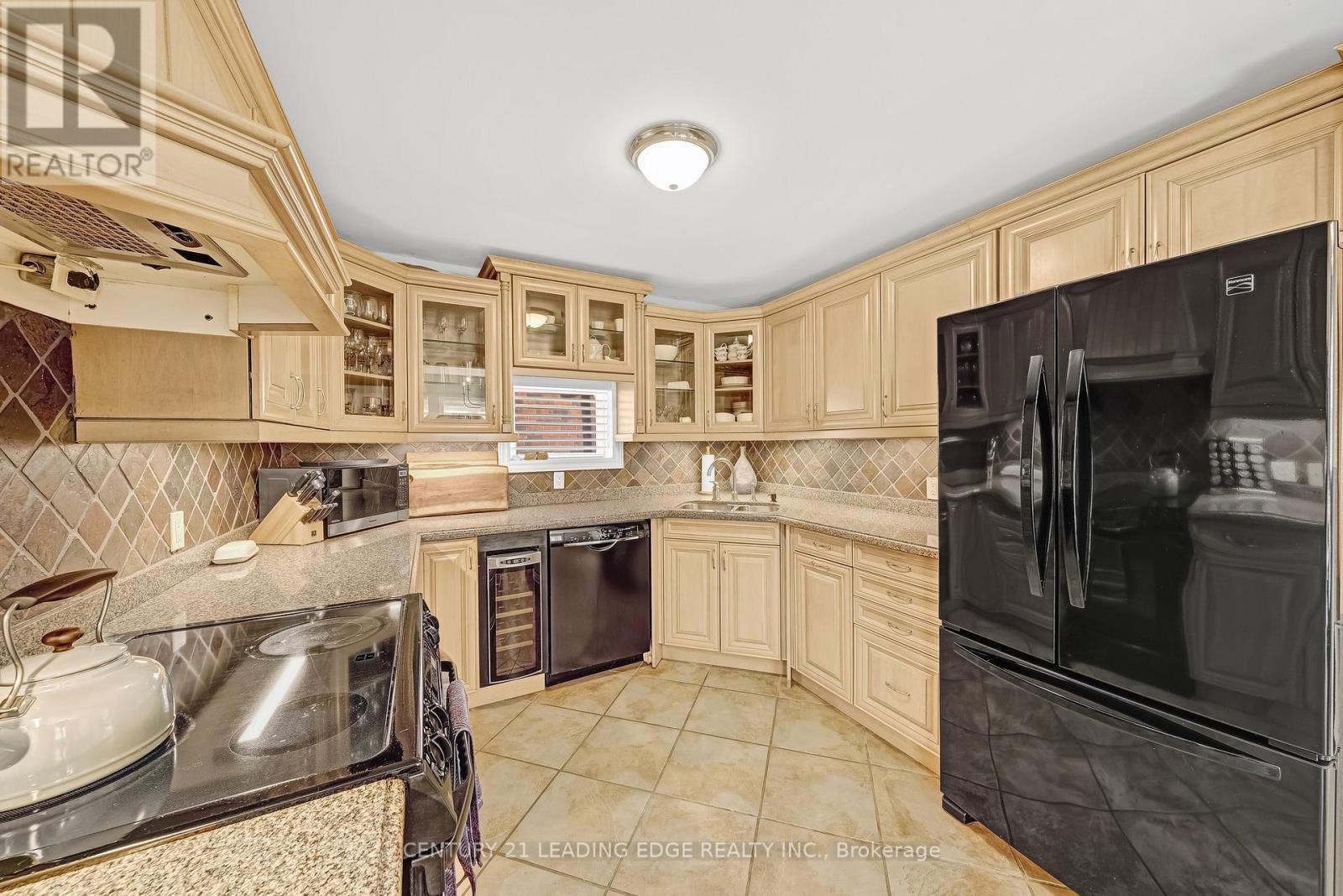 215 Wexford Avenue S, Hamilton, Ontario  L8K 2P1 - Photo 22 - X12499254