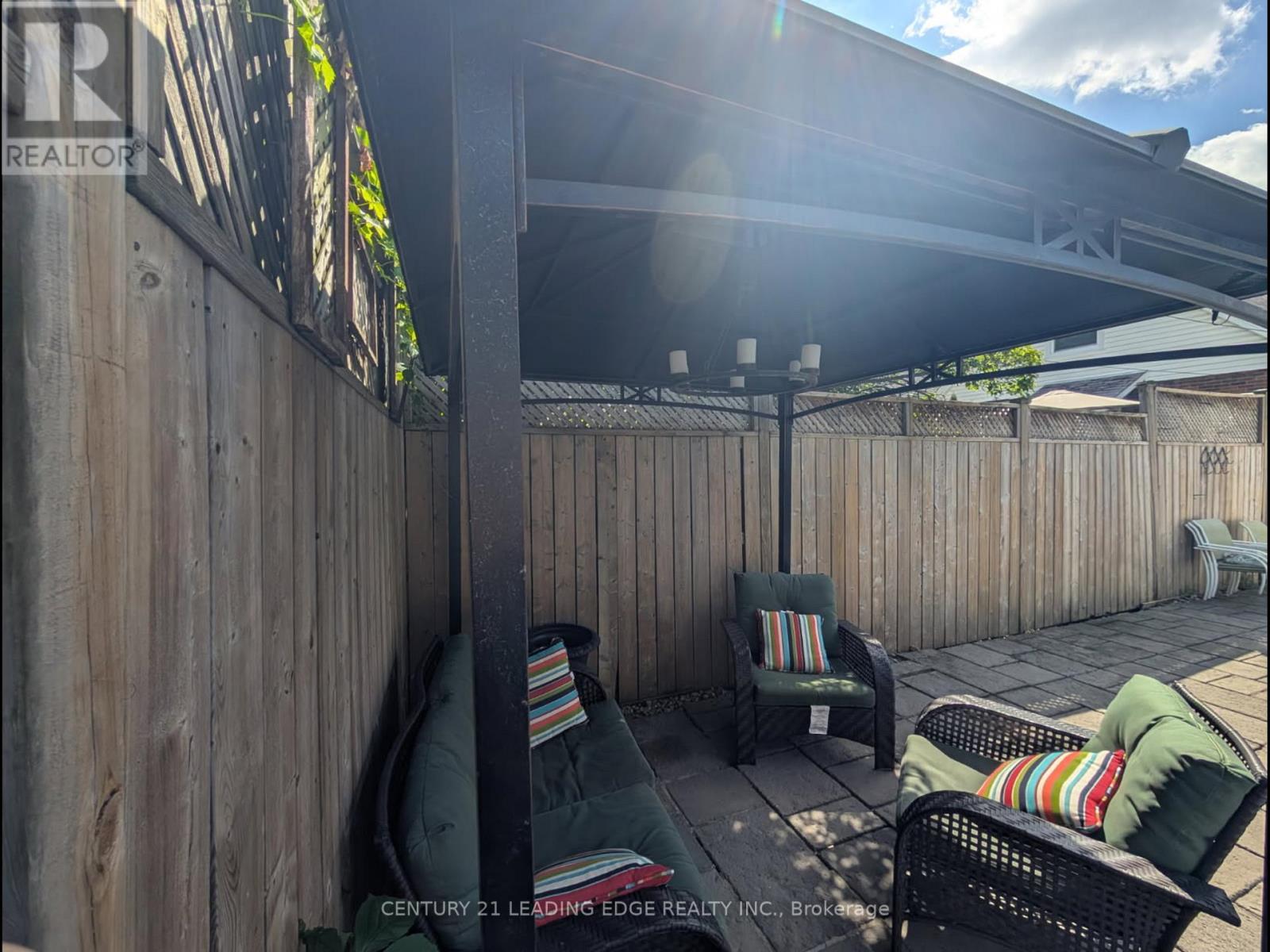 215 Wexford Avenue S, Hamilton, Ontario  L8K 2P1 - Photo 6 - X12499254