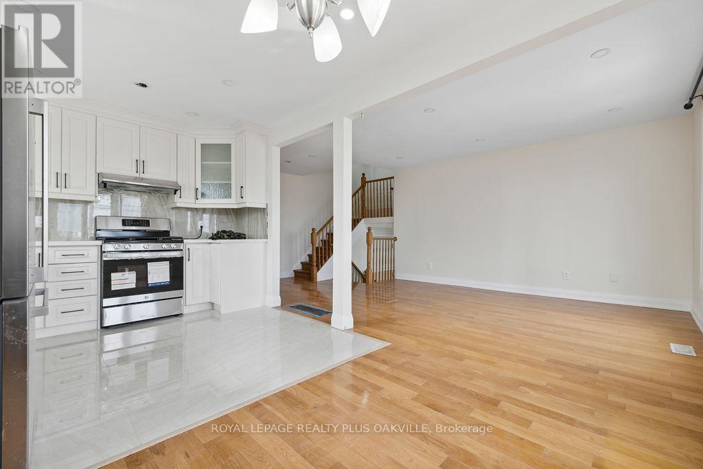 Upper - 354 Barton Street E, Hamilton, Ontario  L8E 2K9 - Photo 9 - X12499266