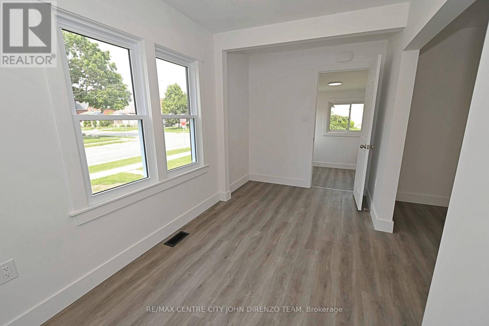 52 Woodworth Avenue, St. Thomas, Ontario  N5P 3J8 - Photo 14 - X12499352