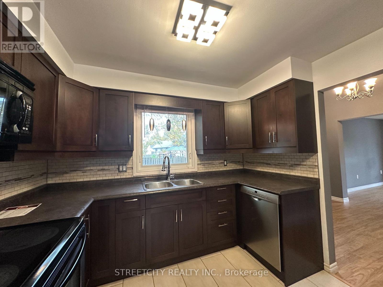 21 Beechbank Crescent, London South, Ontario  N6E 2N9 - Photo 10 - X12499406