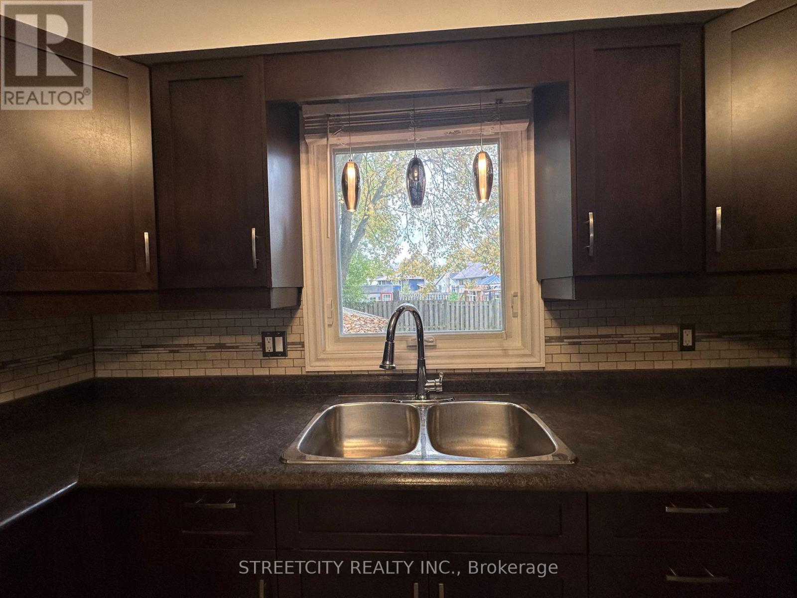 21 Beechbank Crescent, London South, Ontario  N6E 2N9 - Photo 13 - X12499406