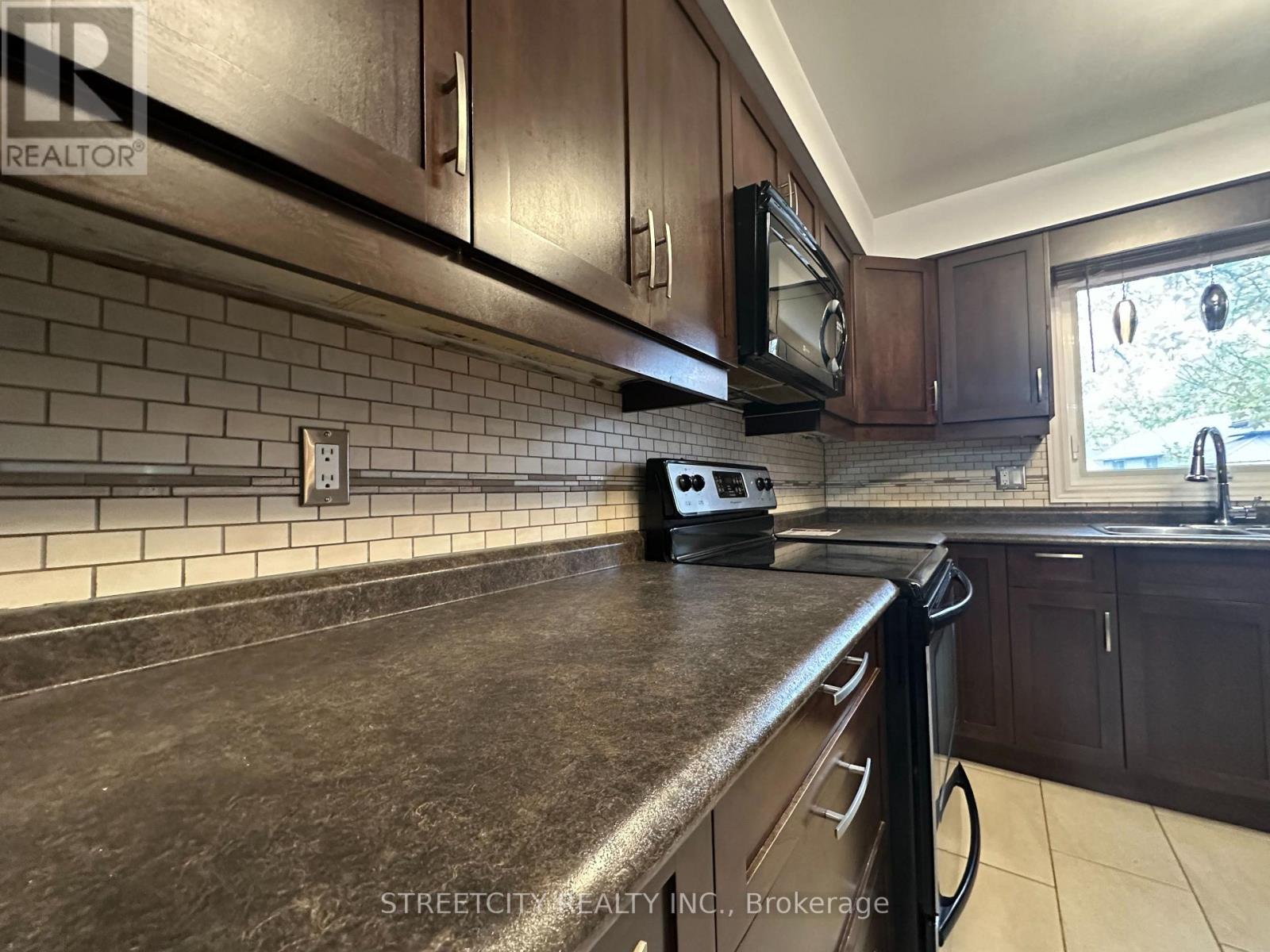 21 Beechbank Crescent, London South, Ontario  N6E 2N9 - Photo 14 - X12499406