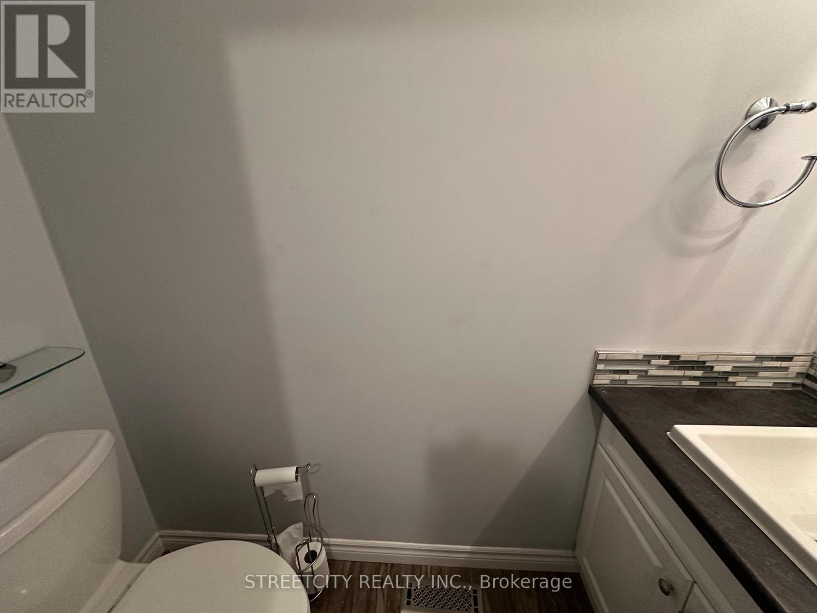 21 Beechbank Crescent, London South, Ontario  N6E 2N9 - Photo 17 - X12499406