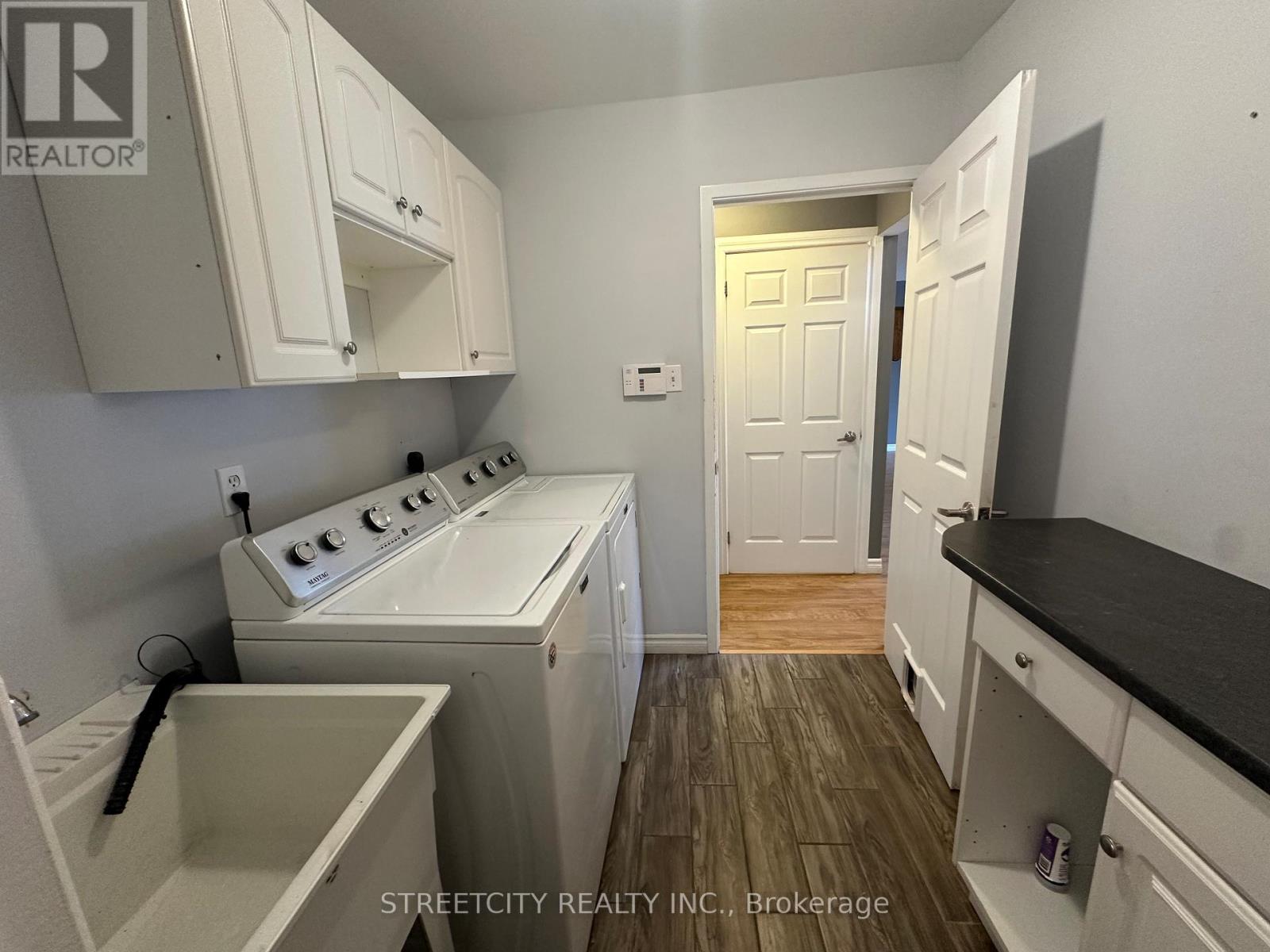 21 Beechbank Crescent, London South, Ontario  N6E 2N9 - Photo 18 - X12499406