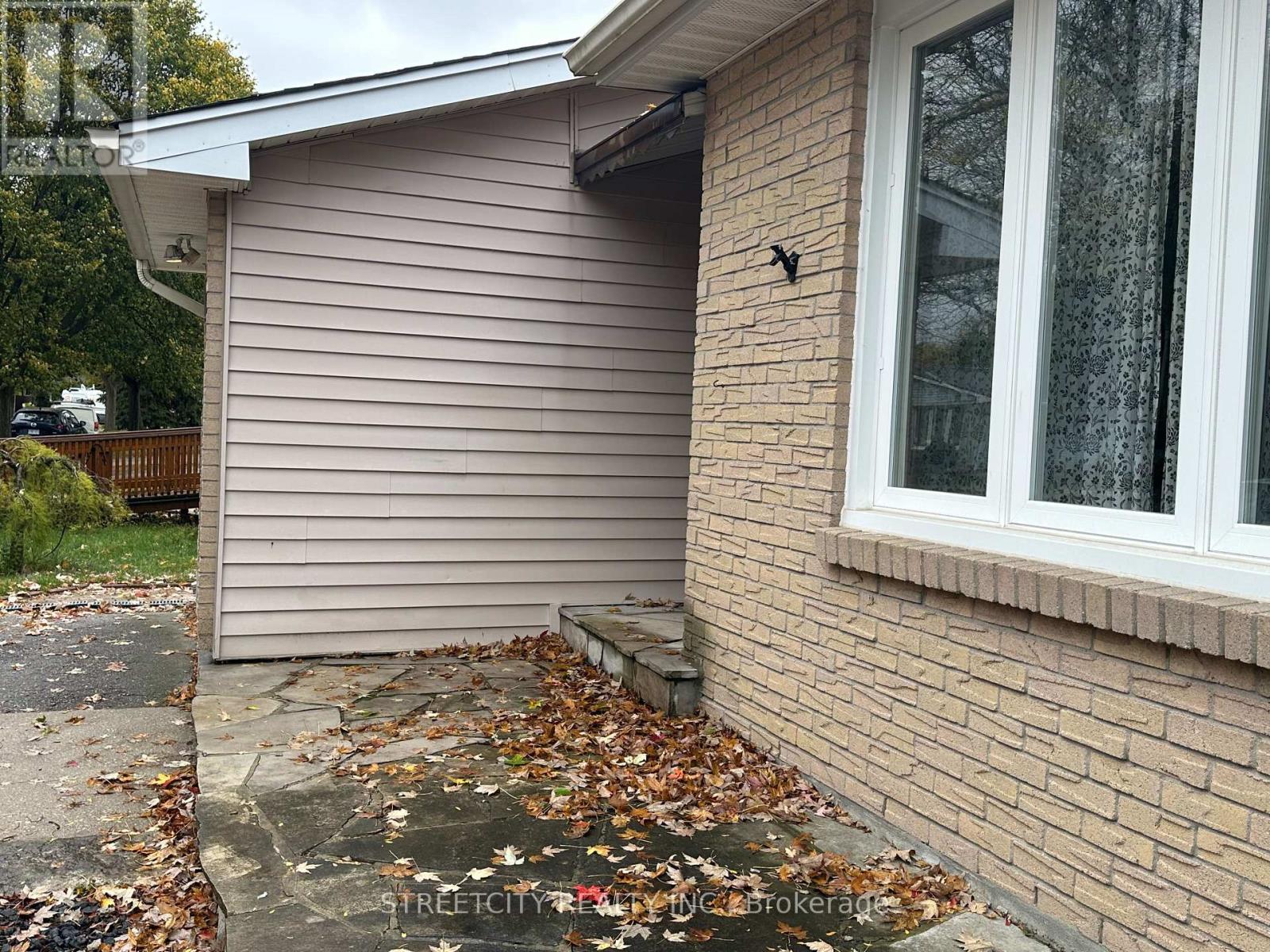 21 Beechbank Crescent, London South, Ontario  N6E 2N9 - Photo 2 - X12499406