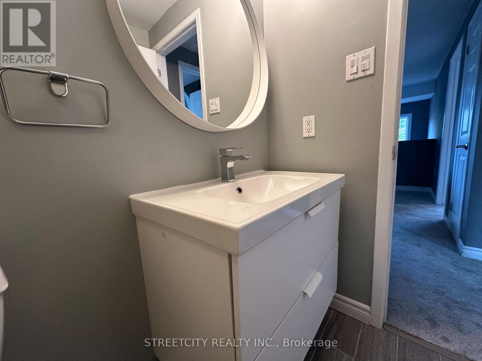 21 Beechbank Crescent, London South, Ontario  N6E 2N9 - Photo 3 - X12499406