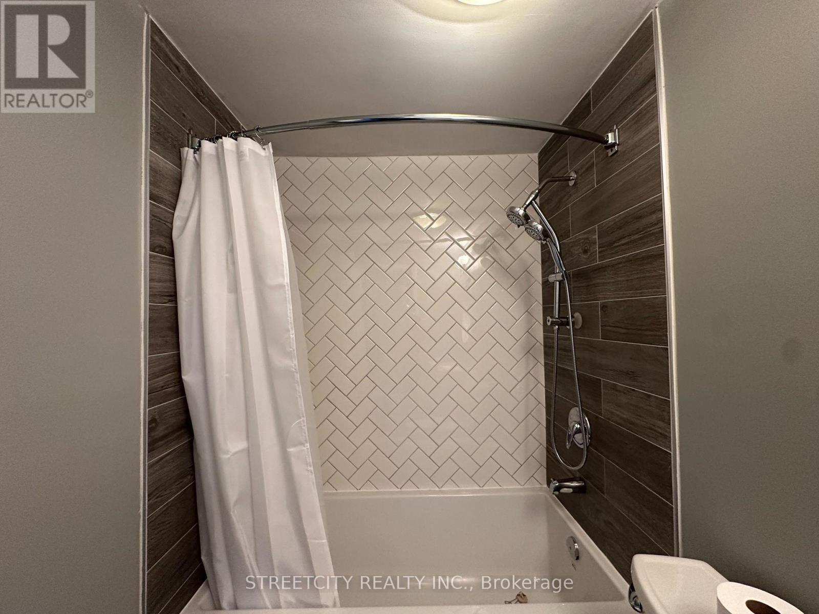 21 Beechbank Crescent, London South, Ontario  N6E 2N9 - Photo 30 - X12499406