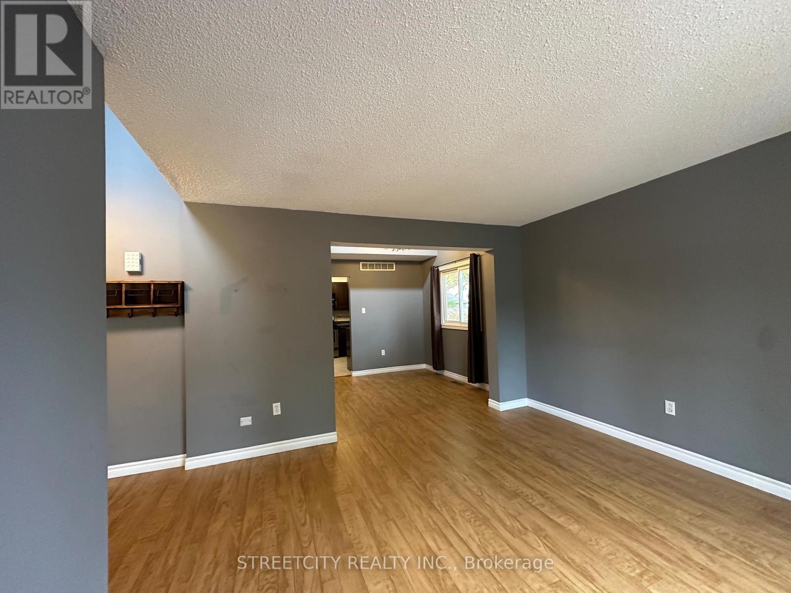 21 Beechbank Crescent, London South, Ontario  N6E 2N9 - Photo 6 - X12499406