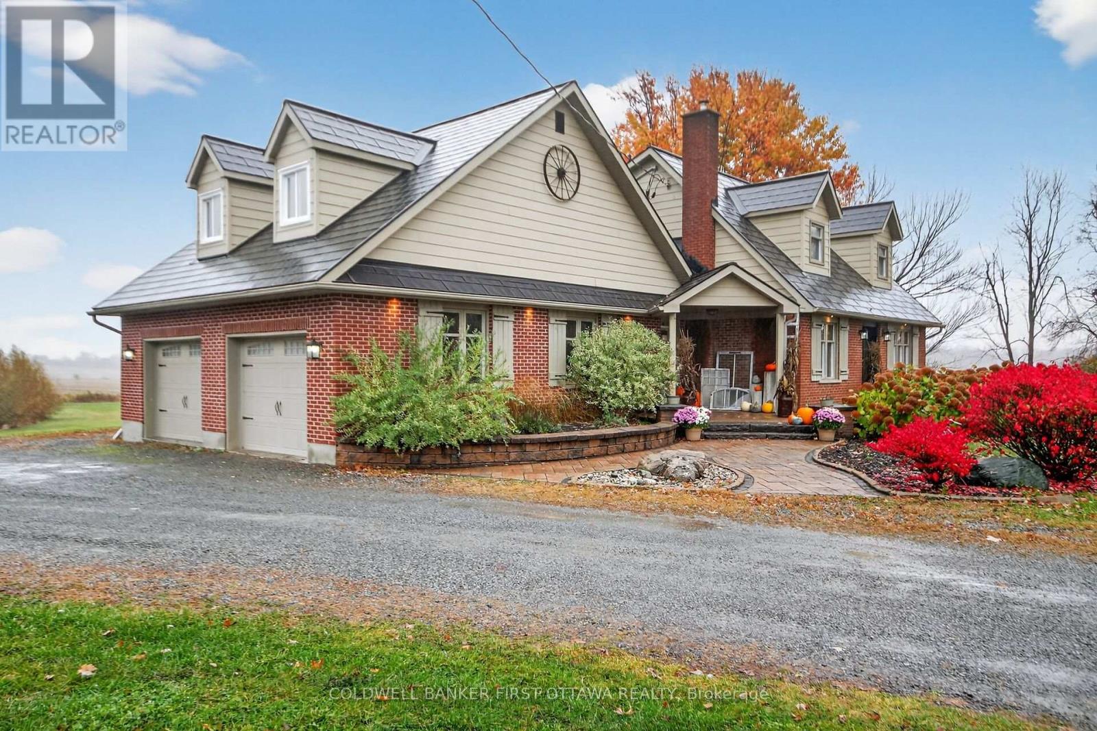 2889 Swale Road, Ottawa, Ontario  K4P 1N2 - Photo 2 - X12499420