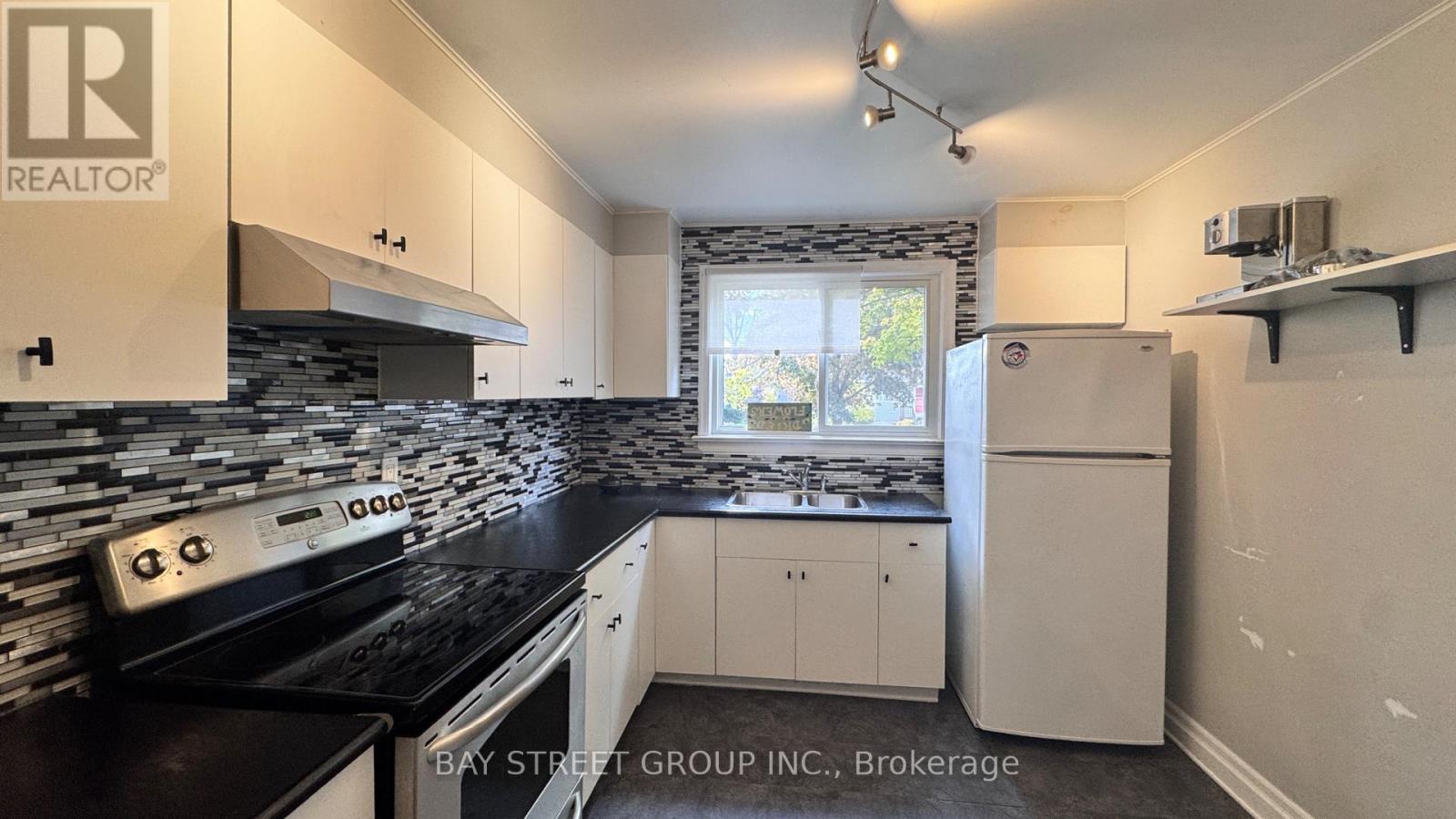 6565 Stamford Green Drive, Niagara Falls, Ontario  L2J 1T9 - Photo 5 - X12493806