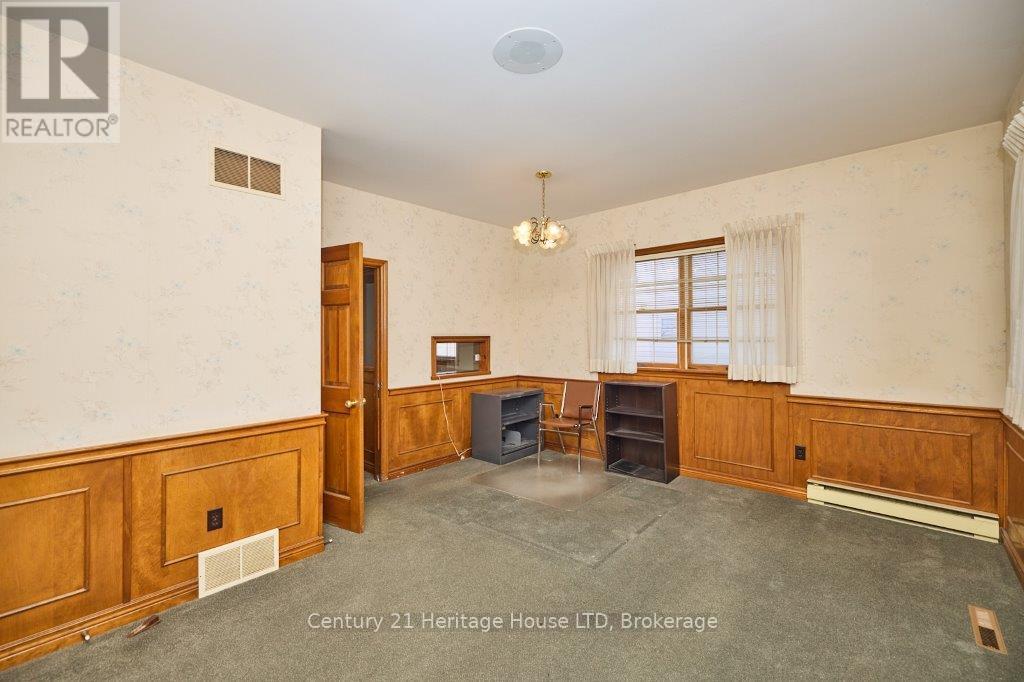 288 Ridge Road N, Fort Erie (Ridgeway), Ontario  L0S 1N0 - Photo 5 - X12499364