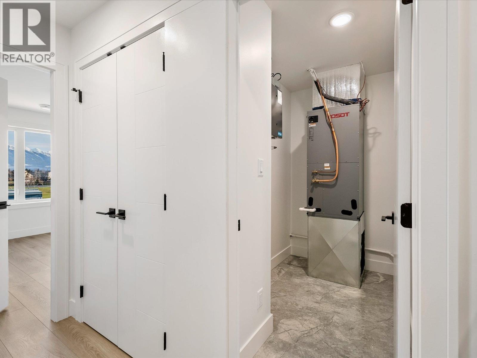 1013 Phare Crescent, Pemberton, British Columbia  V0N 0A7 - Photo 14 - R3063815