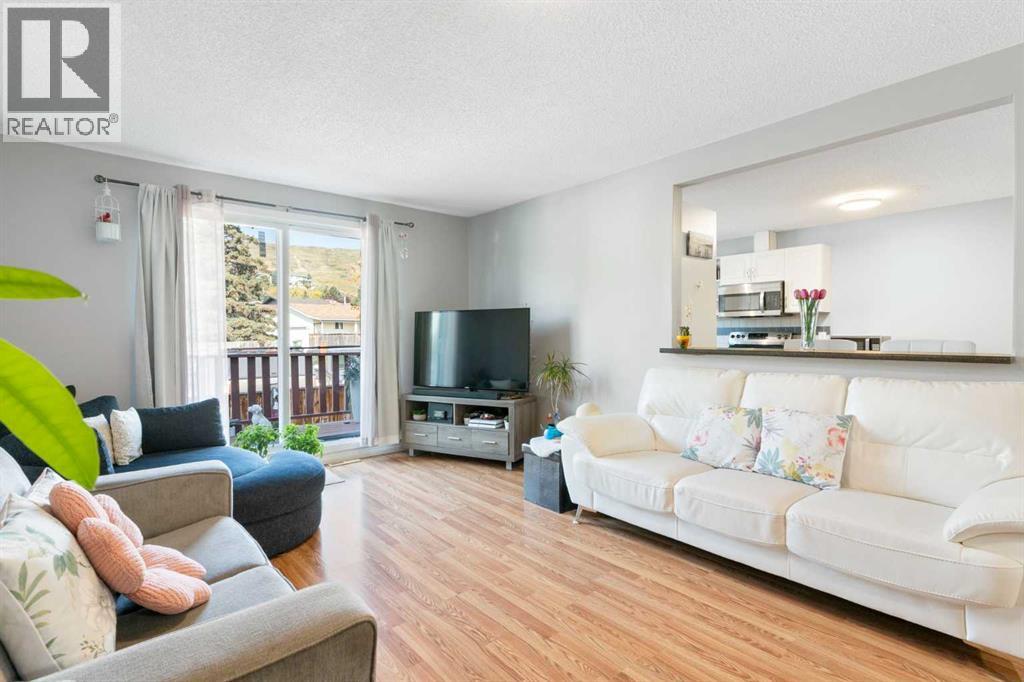 2, 524 First Street E, Cochrane, Alberta  T4C 1C6 - Photo 2 - A2258955