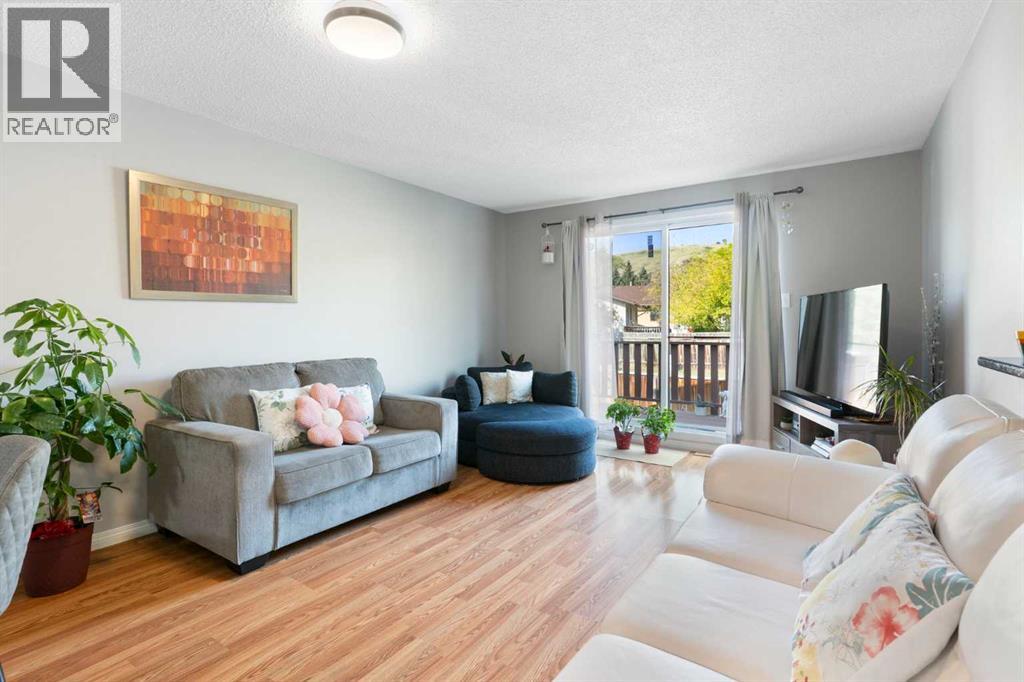 2, 524 First Street E, Cochrane, Alberta  T4C 1C6 - Photo 11 - A2258955