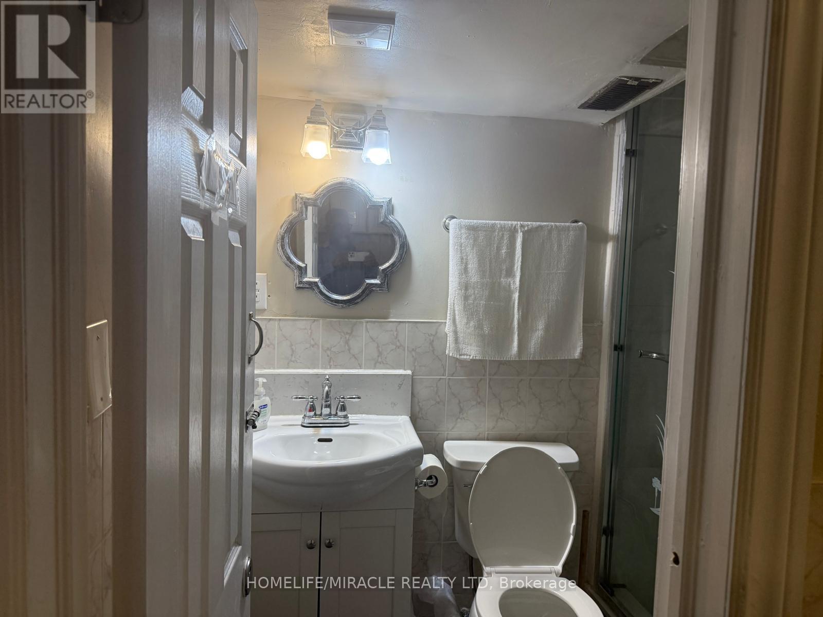 Main & Second Floor - 29 Parsonage Drive, Toronto, Ontario  M1B 4J2 - Photo 4 - E12499356