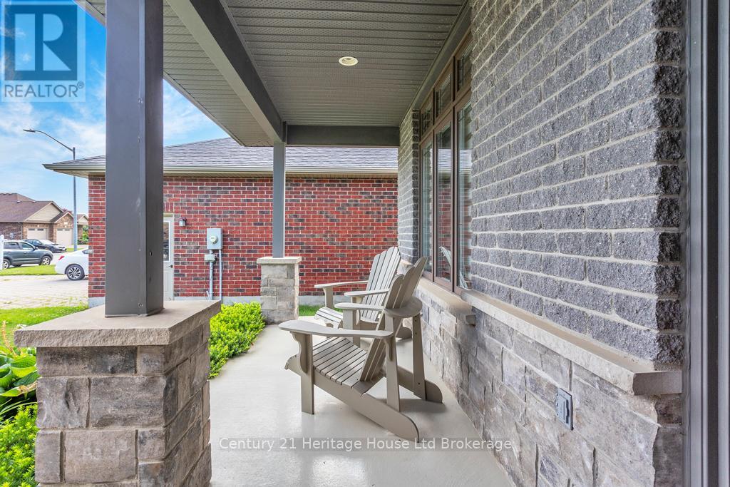 12 Oliver Crescent, Zorra (Thamesford), Ontario  N0M 2M0 - Photo 2 - X12499476