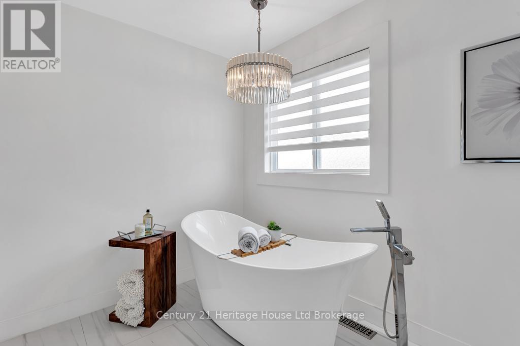 12 Oliver Crescent, Zorra (Thamesford), Ontario  N0M 2M0 - Photo 24 - X12499476