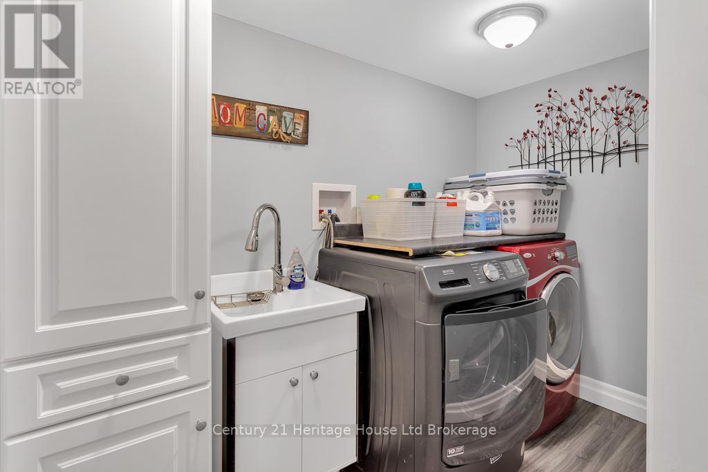 12 Oliver Crescent, Zorra (Thamesford), Ontario  N0M 2M0 - Photo 35 - X12499476