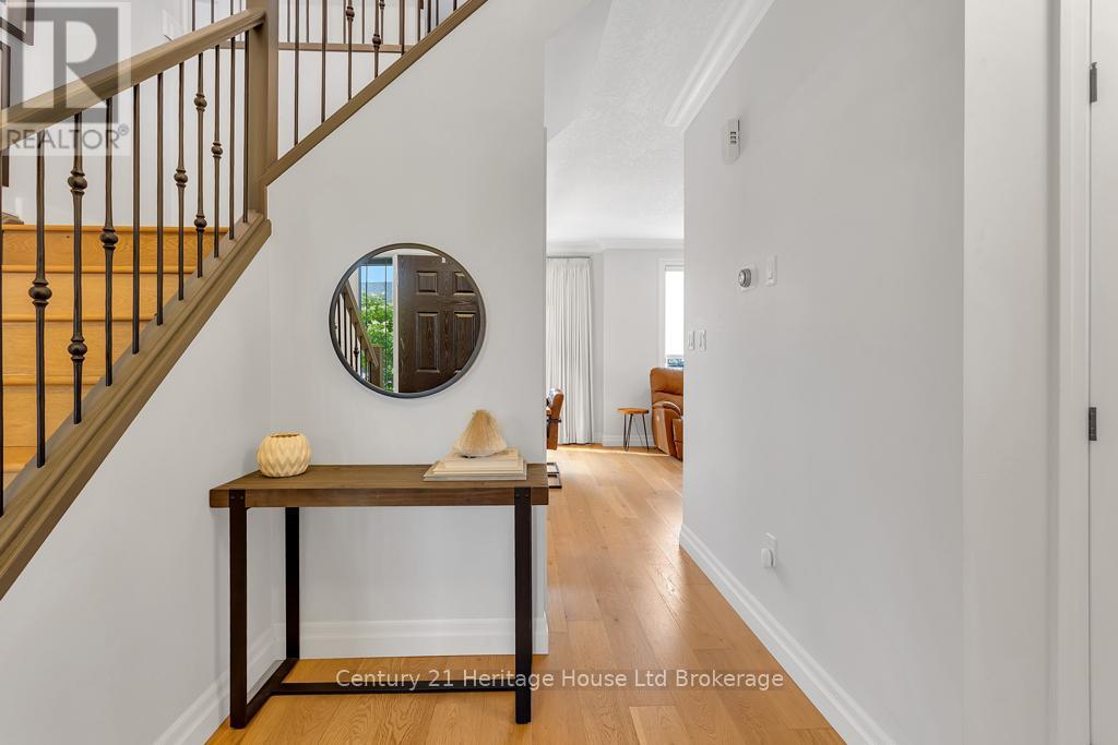 12 Oliver Crescent, Zorra (Thamesford), Ontario  N0M 2M0 - Photo 4 - X12499476