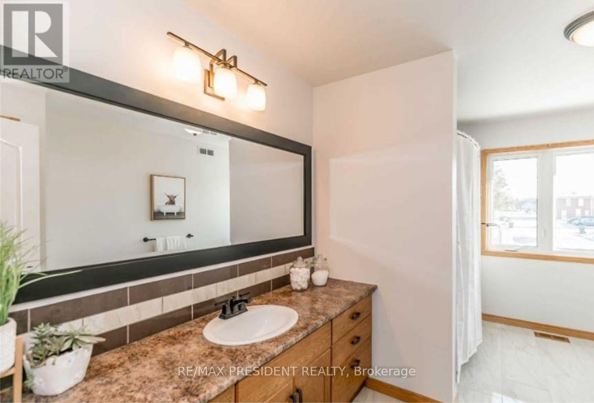 34 Mcfaul Street, Caledon, Ontario  L7K 0Z7 - Photo 5 - W12497148