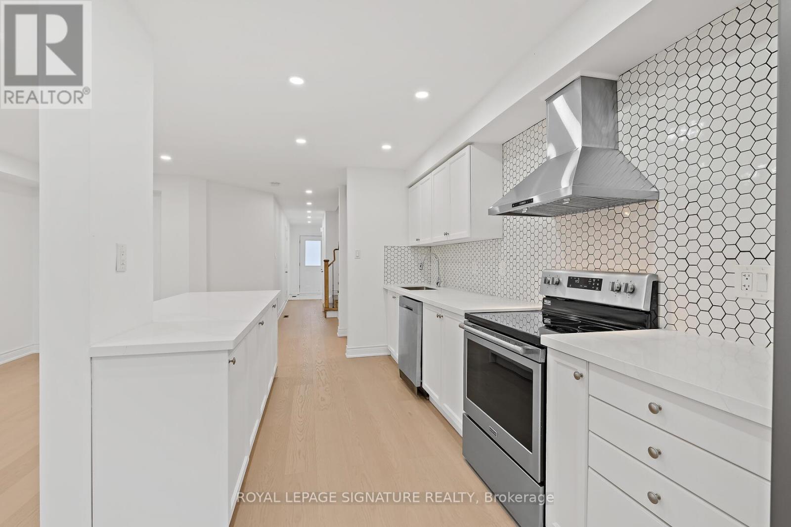 1130 Westview Terrace, Oakville, Ontario  L6M 3M1 - Photo 10 - W12499354