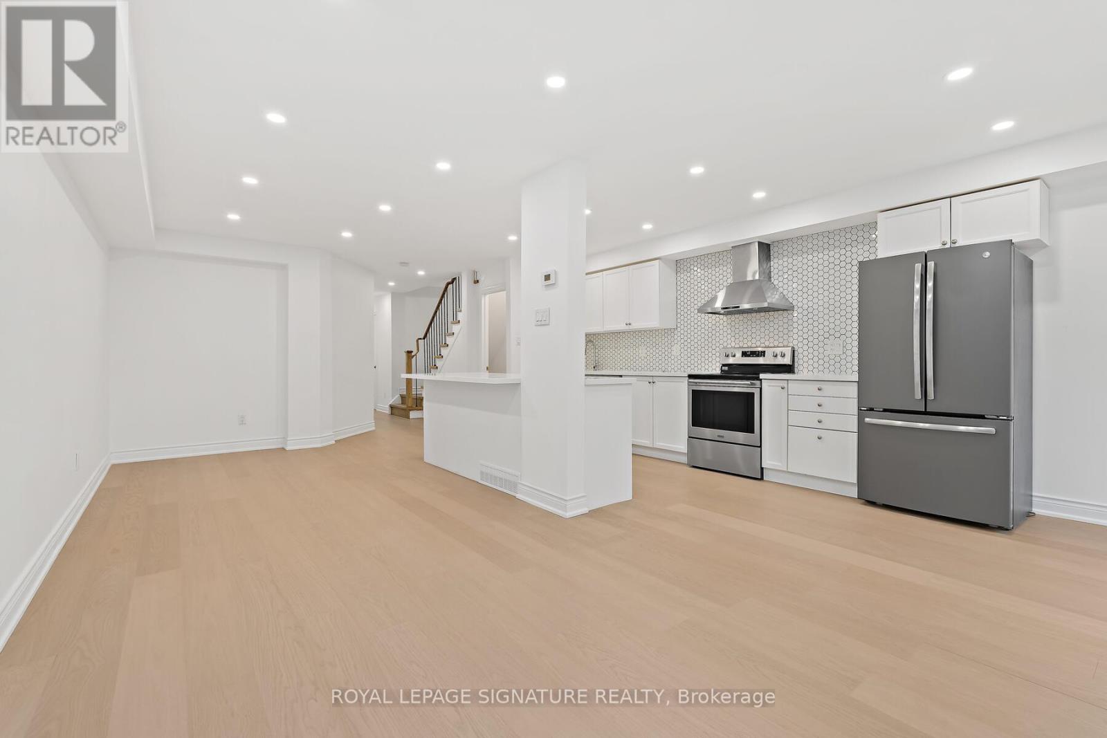 1130 Westview Terrace, Oakville, Ontario  L6M 3M1 - Photo 11 - W12499354