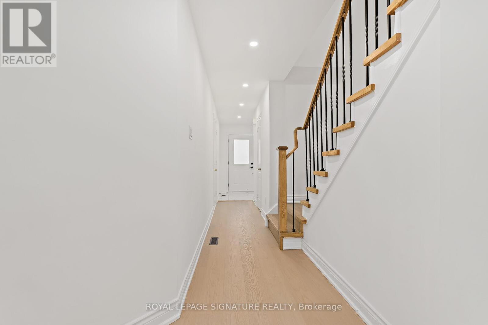 1130 Westview Terrace, Oakville, Ontario  L6M 3M1 - Photo 5 - W12499358