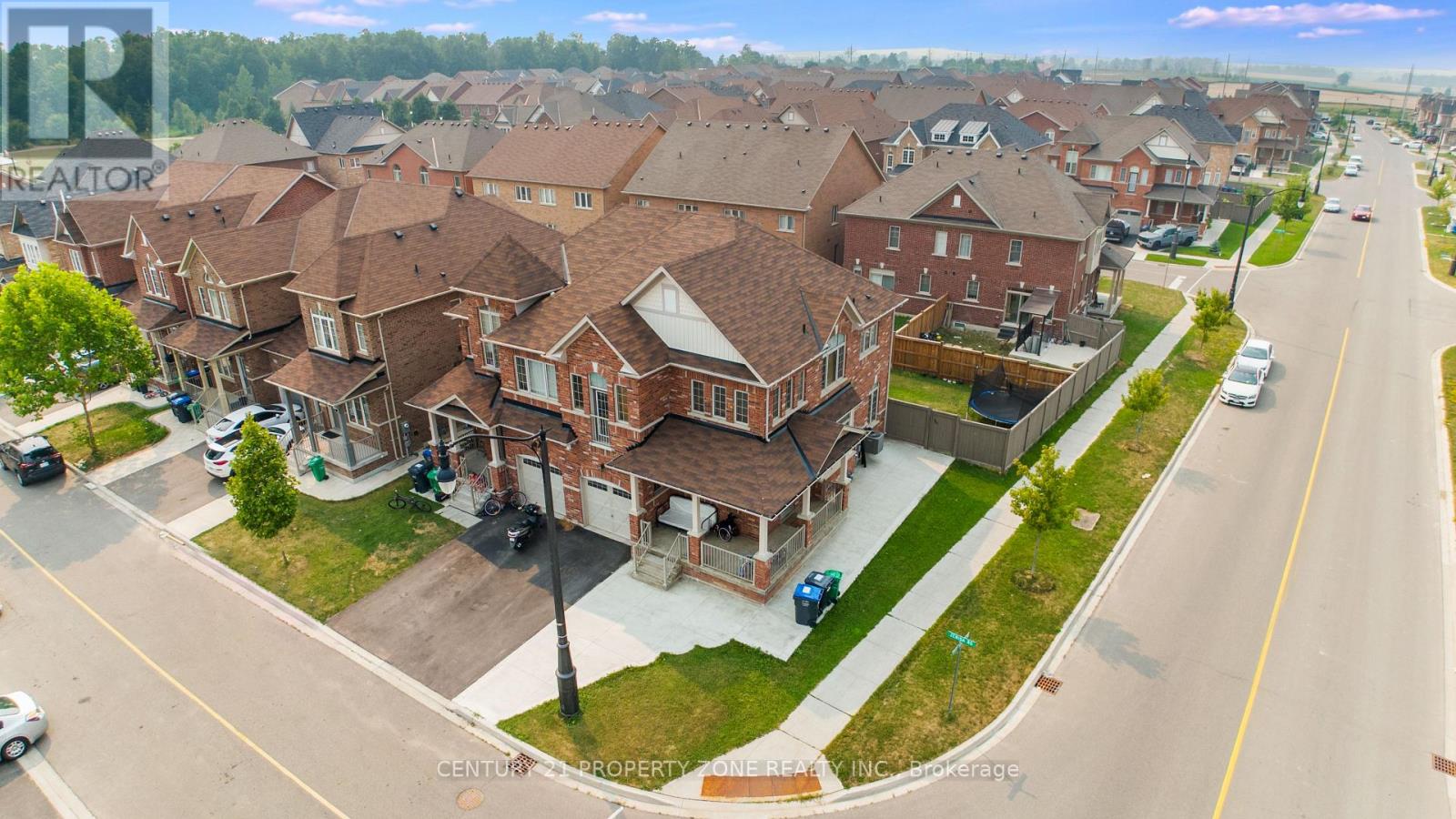 358 Robert Parkinson Drive, Brampton, Ontario  L7A 4C5 - Photo 2 - W12499372