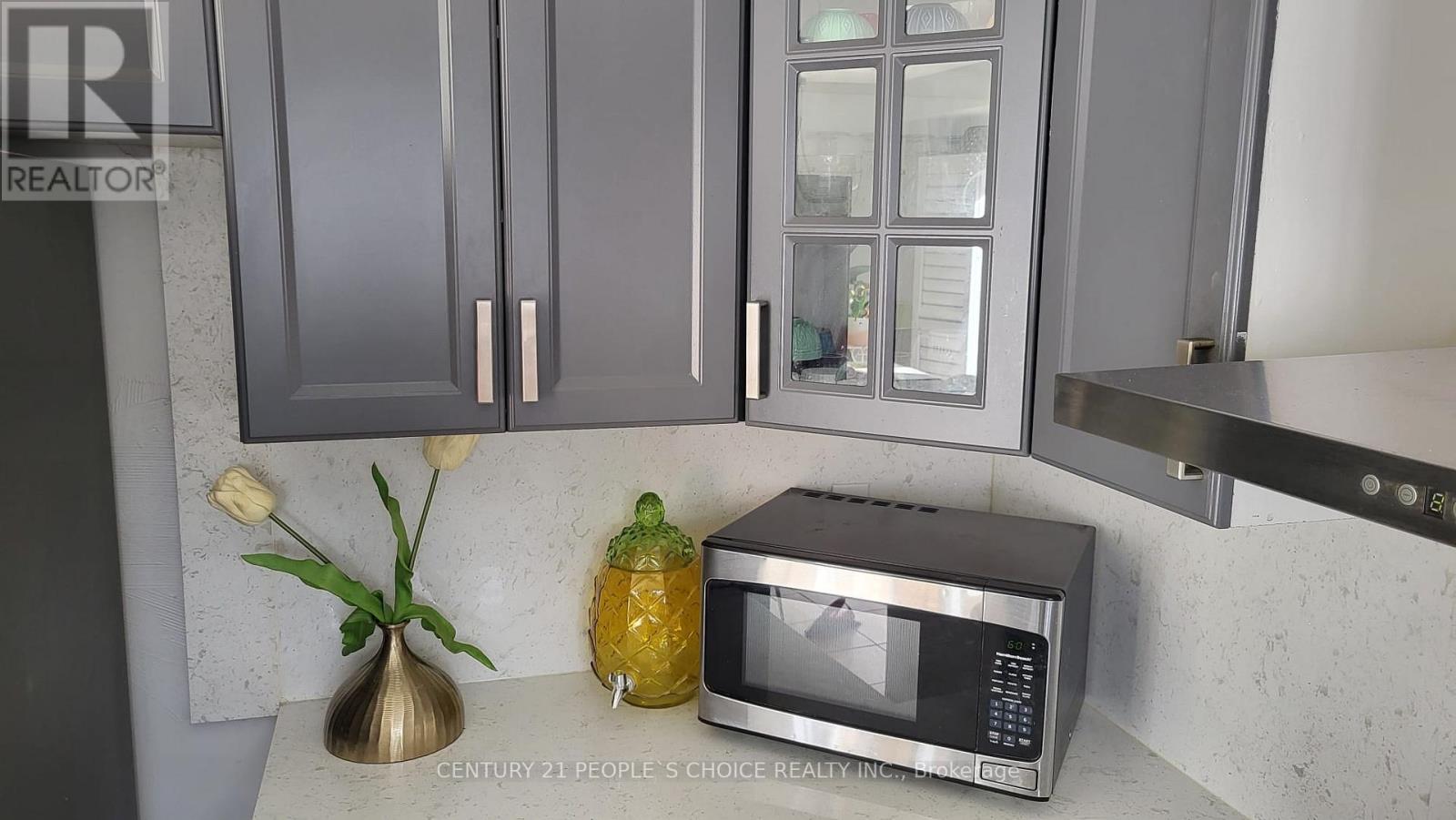 7598 Black Walnut Trail, Mississauga, Ontario  L5N 8A7 - Photo 6 - W12499402