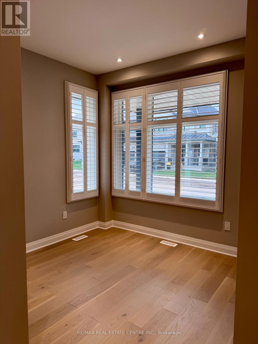 1216 Onyx Trail, Oakville, Ontario  L6H 7G1 - Photo 12 - W12499434