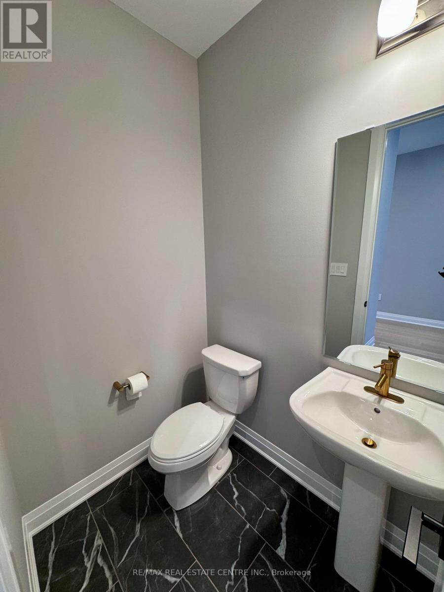 1216 Onyx Trail, Oakville, Ontario  L6H 7G1 - Photo 13 - W12499434