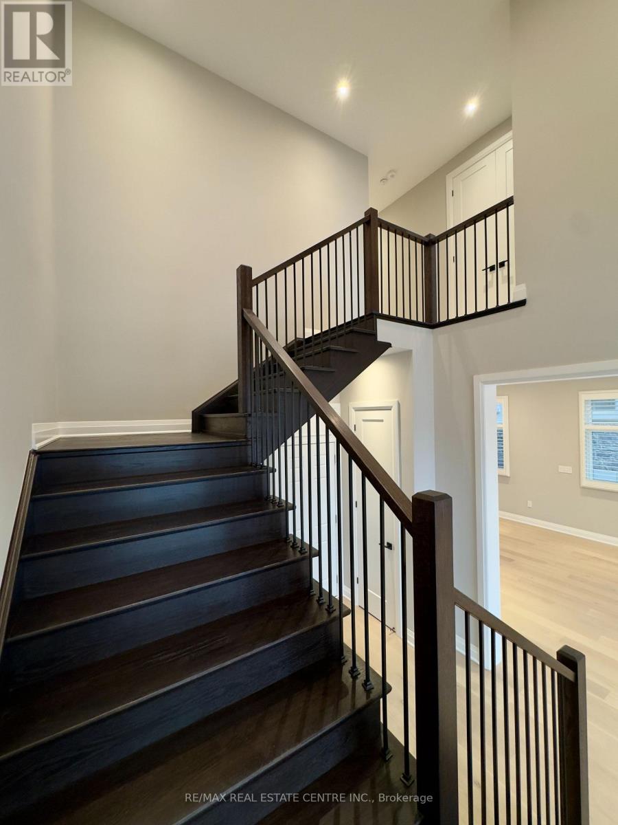 1216 Onyx Trail, Oakville, Ontario  L6H 7G1 - Photo 15 - W12499434