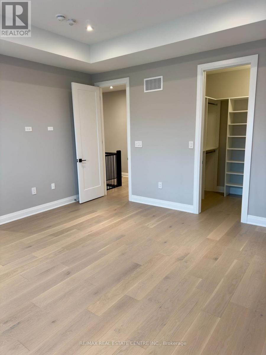 1216 Onyx Trail, Oakville, Ontario  L6H 7G1 - Photo 17 - W12499434