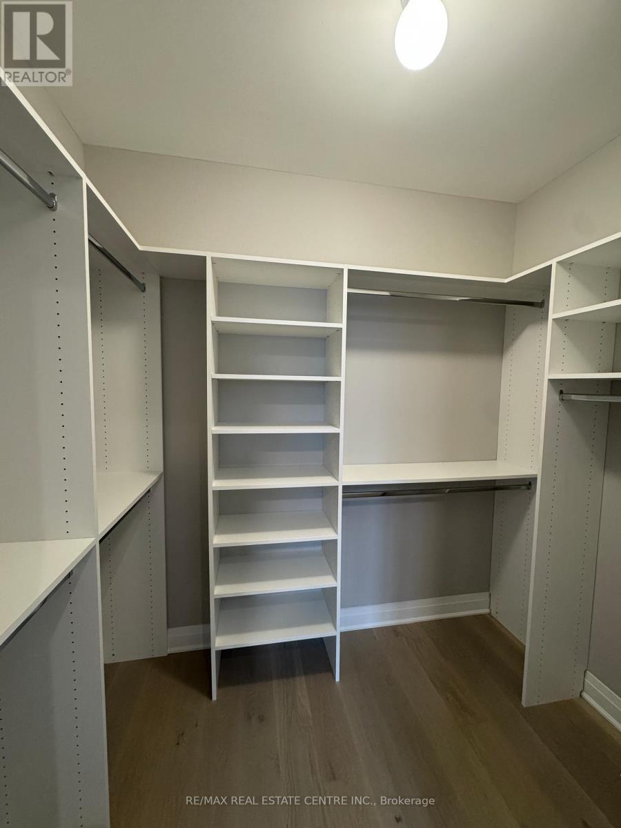 1216 Onyx Trail, Oakville, Ontario  L6H 7G1 - Photo 18 - W12499434