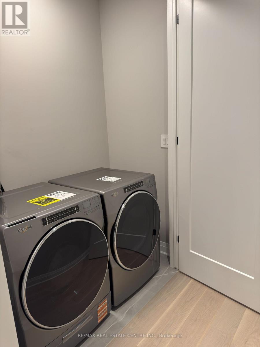 1216 Onyx Trail, Oakville, Ontario  L6H 7G1 - Photo 21 - W12499434