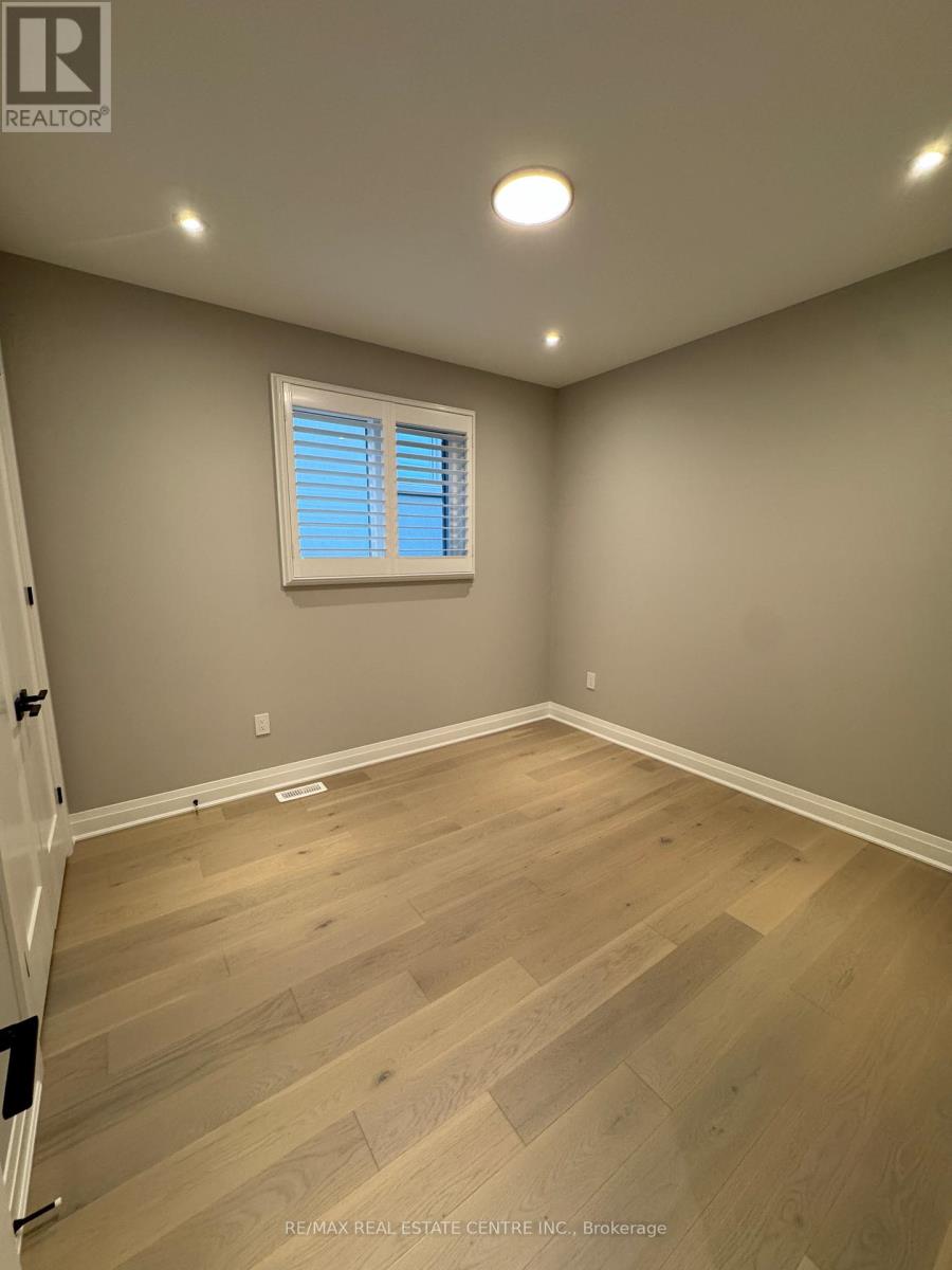 1216 Onyx Trail, Oakville, Ontario  L6H 7G1 - Photo 22 - W12499434