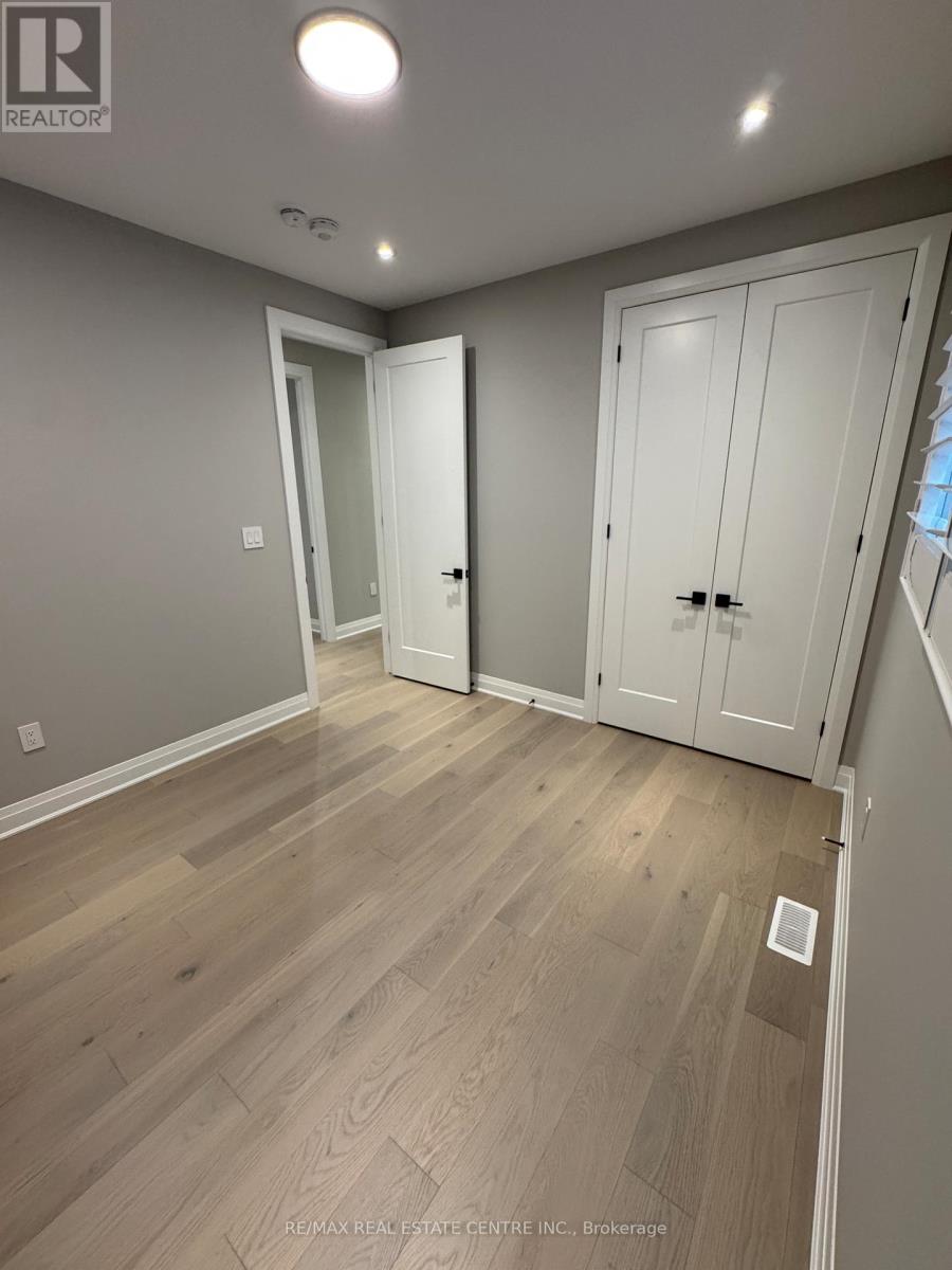 1216 Onyx Trail, Oakville, Ontario  L6H 7G1 - Photo 23 - W12499434