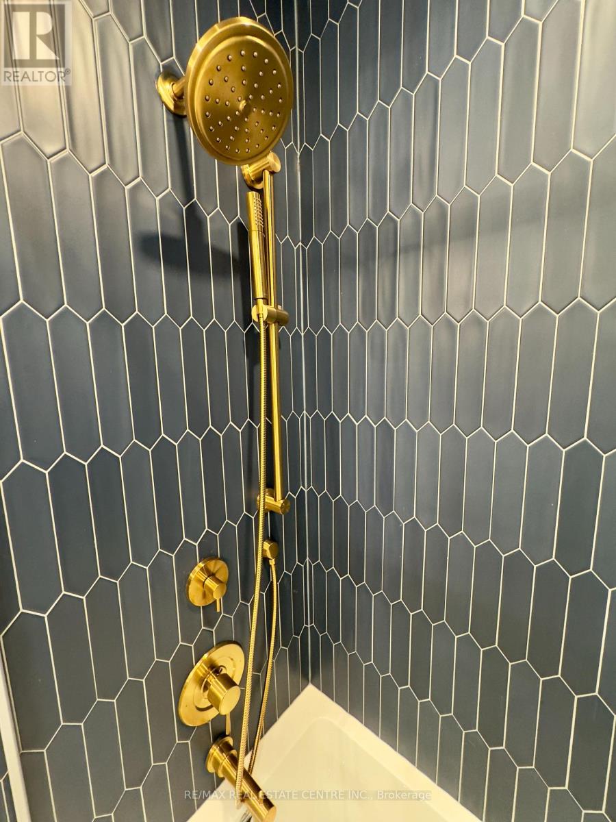 1216 Onyx Trail, Oakville, Ontario  L6H 7G1 - Photo 29 - W12499434