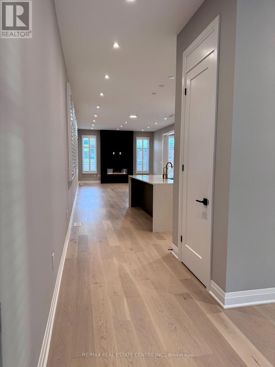 1216 Onyx Trail, Oakville, Ontario  L6H 7G1 - Photo 3 - W12499434