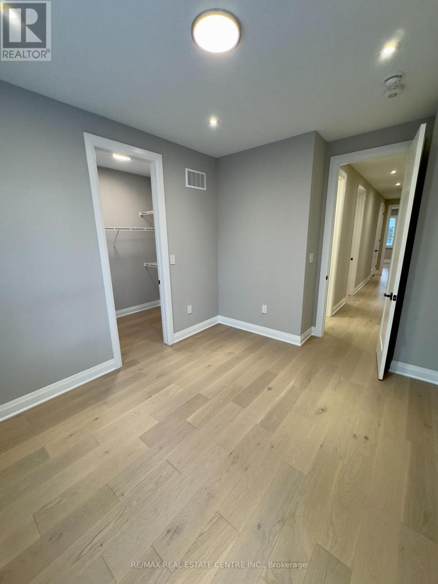 1216 Onyx Trail, Oakville, Ontario  L6H 7G1 - Photo 31 - W12499434