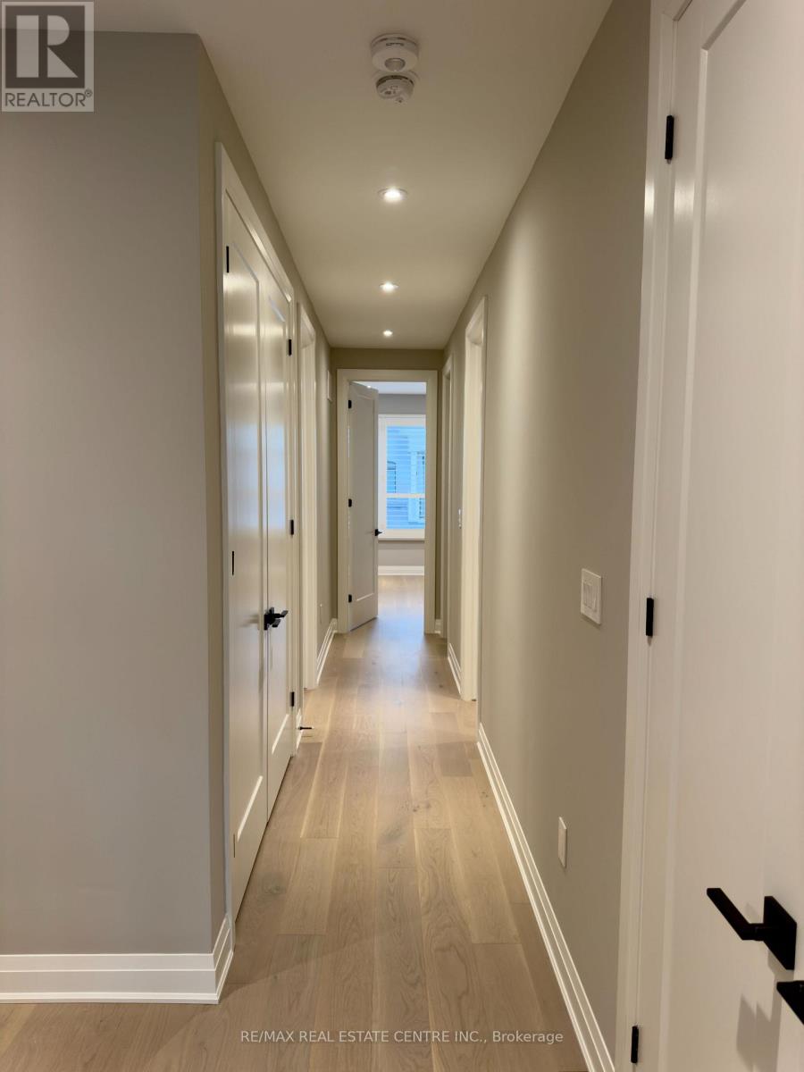 1216 Onyx Trail, Oakville, Ontario  L6H 7G1 - Photo 32 - W12499434