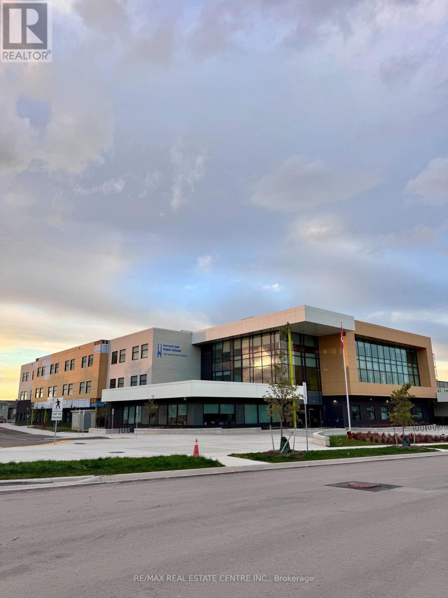 1216 Onyx Trail, Oakville, Ontario  L6H 7G1 - Photo 38 - W12499434