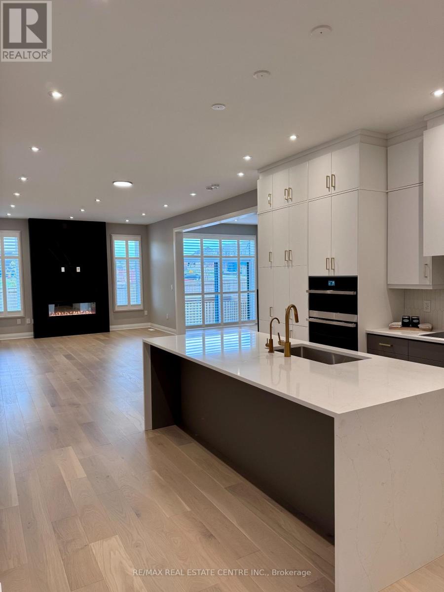 1216 Onyx Trail, Oakville, Ontario  L6H 7G1 - Photo 4 - W12499434